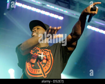 Le rappeur 50 Cent nous exécute pendant un concert à C-Halle à Berlin, Allemagne, 23 février 2010. Curtis Jackson alias 50 Cent vous donnera plusieurs concerts en Allemagne au cours de son 'avant que je visite auto-'. Photo : Britta Pedersen Banque D'Images