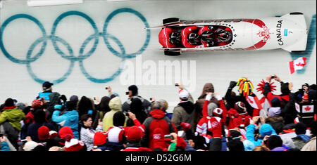 (L'avant à l'arrière) Lyndon Rush, Chris Le Bihan, David Bissett et Lascelles Brown du Canada 1 équipe en action au cours de la chaleur 4 Men's Four-Man Bobsleigh la concurrence au centre de glisse de Whistler durant les Jeux Olympiques de 2010 à Vancouver à Whistler, Canada 27 février 2010. Photo : Peter Kneffel Banque D'Images