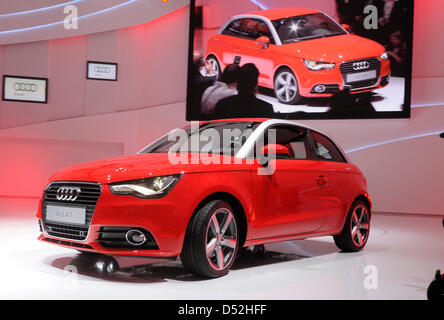 La nouvelle Audi A1 est présentée avant la première journée de la presse au Salon de Genève à Genève, Suisse, 01 mars 2010. Le 80e salon international de Genève veut donner de nouvelles impulsions à l'industrie automobile en difficulté jusqu'au 14 mars 2010. Quelque 700.000 visiteurs sont attendus au salon de l'automobile. Photo : Uli Deck Banque D'Images