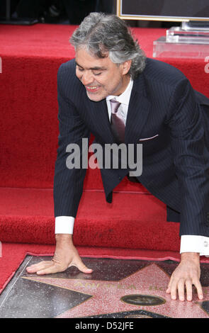 Le chanteur italien Andrea Bocelli assiste à la cérémonie d'Andrea Bocelli's nouvelle étoile sur le Hollywood Walk of Fame à Los Angeles, USA le 02 mars 2010. Photo : Hubert Boesl Banque D'Images