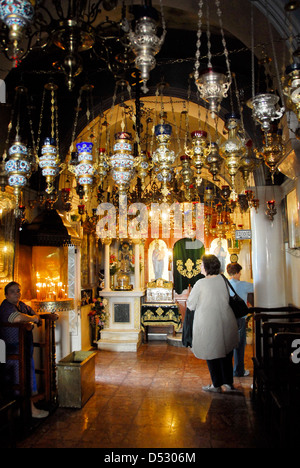 Reliques de Saint Nectarios dans l'église de Agios Nektarios (Saint-nectaire) sur Egine, Grèce Banque D'Images