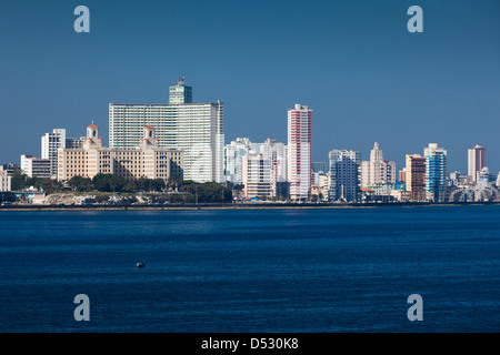 Cuba, La Havane, augmentation de la ville depuis le Castillo de los Tres Santos Reys del Morro fortress Banque D'Images