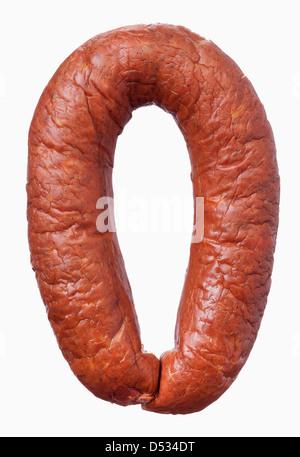 Cercle de saucisse fumée on white isolated Banque D'Images