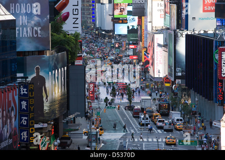 Time Square à l'heure de pointe à New York, USA Banque D'Images