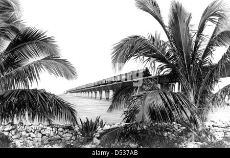 La Florida East Coast Railway train circulant le long pont Extension outre-mer Banque D'Images