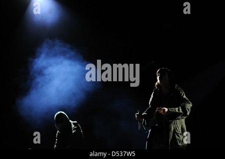 MADRID, ESPAGNE - 25 juin : Crystal Castles band fonctionne à Universidad Complutense le 25 juin 2011 à Madrid, Espagne. Banque D'Images