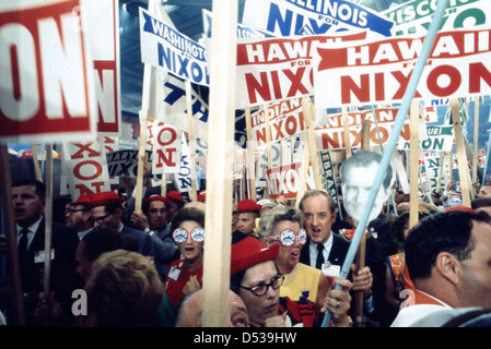 Les partisans de Richard Nixon lors de la Convention nationale républicaine de 1968 : Miami Beach, Floride Banque D'Images