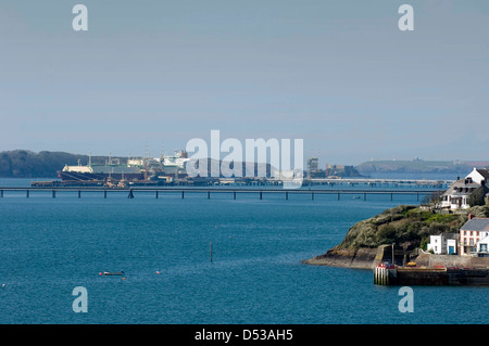 Le Al Mafyar déchargement méthanier gaz liquide à la South Hook terminal méthanier au port de Milford Haven, dans le sud-ouest du pays de Galles, Royaume-Uni. Banque D'Images