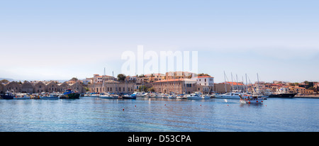 Une vue panoramique sur la mer de Crète et port grec de La Canée en Crète. Banque D'Images