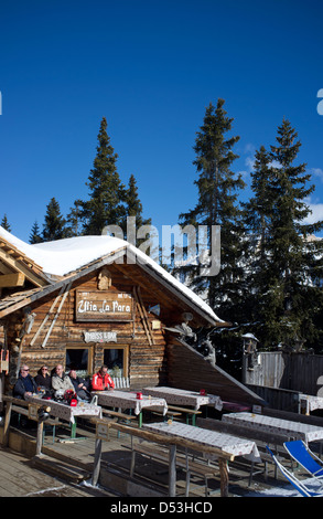 Un restaurant de montagne à la station de ski Alta Badia, dans les Dolomites dans le Tyrol du Sud, Italie Banque D'Images