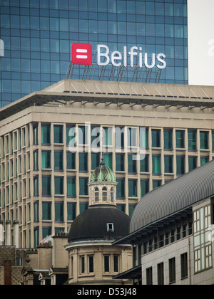 Grande banque Belfius signer en haut d'un immeuble à Bruxelles, Belgique. Banque D'Images