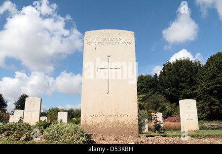 Tombe d'un soldat inconnu, "un soldat de la Grande Guerre, le cimetière franco-britannique de Thiepval Thiepval, le mémorial,, France. Banque D'Images