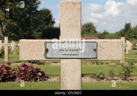 Close up d'un soldat inconnu français tombe dans le cimetière franco-anglais à côté du mémorial de Thiepval Thiepval,, France. Banque D'Images