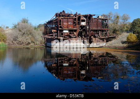 Tuolomne Gold Dredge, inactif depuis 1951, est situé près de l'ancienne ville minière de la Grange, pays de l'or en Californie. Banque D'Images