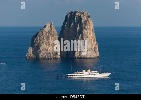 ' I Faraglioni' isle Capri, Campanie, Italie Banque D'Images