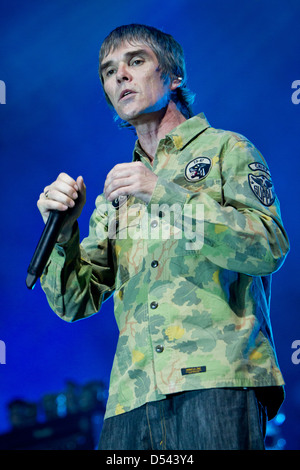 17 juillet 2012 - Le groupe de rock anglais Stone Roses se produit sur scène à l'Ippodromo del Galoppo, Milan, Italie Banque D'Images