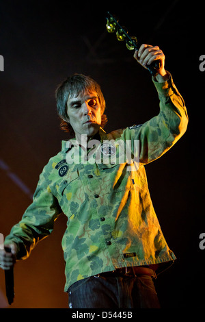 17 juillet 2012 - Le groupe de rock anglais Stone Roses se produit sur scène à l'Ippodromo del Galoppo, Milan, Italie Banque D'Images