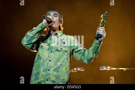 17 juillet 2012 - Le groupe de rock anglais Stone Roses se produit sur scène à l'Ippodromo del Galoppo, Milan, Italie Banque D'Images