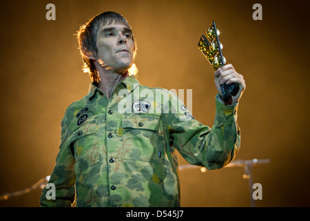 17 juillet 2012 - Le groupe de rock anglais Stone Roses se produit sur scène à l'Ippodromo del Galoppo, Milan, Italie Banque D'Images