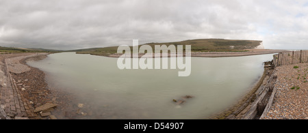 Vue panoramique sur l'embouchure de la rivière Cuckmere Haven avec l'estuaire fluvial Banque D'Images