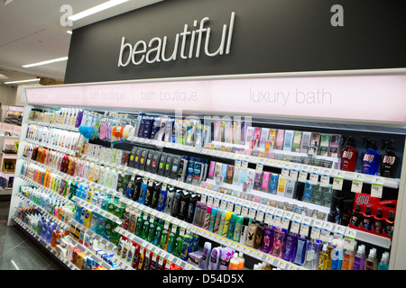 Les cosmétiques sur l'affichage à un Walgreens Flagship store dans le centre-ville de Washington, DC. Banque D'Images