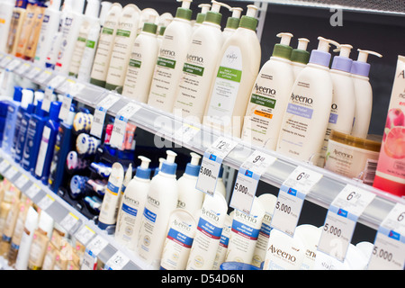 Lotion Aveeno sur l'affichage à un Walgreens Flagship store dans le centre-ville de Washington, DC. Banque D'Images