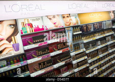 L'oreal cosmétiques sur l'affichage à un Walgreens Flagship store dans le centre-ville de Washington, DC. Banque D'Images