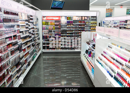 Les cosmétiques sur l'affichage à un Walgreens Flagship store dans le centre-ville de Washington, DC. Banque D'Images