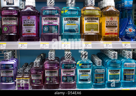 Rince-bouche LISTERINE sur l'affichage à un Walgreens Flagship store. Banque D'Images