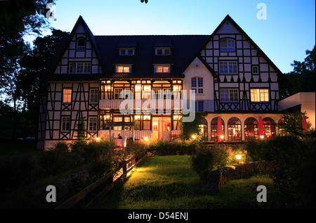 L'île de Hiddensee, Kloster, Hotel Hitthim dans la soirée, le Mecklembourg Poméranie occidentale, Allemagne Banque D'Images