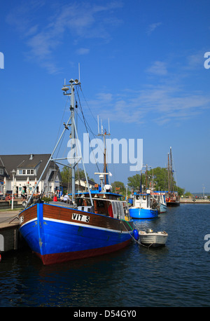 L'île de Hiddensee, chalutier de poissons dans le port de Rostock, Mecklembourg-Poméranie-Occidentale, Allemagne Banque D'Images