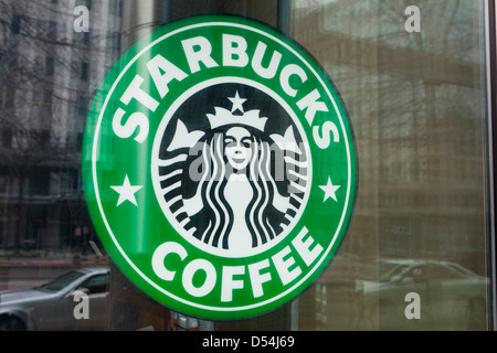 Café Starbucks logo dans la fenêtre - USA Banque D'Images