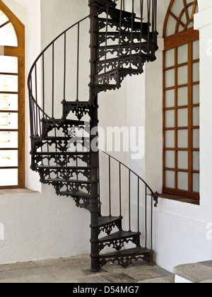 19e siècle fonte décorative de l'escalier en spirale entre les niveaux à l'usine de textile convertie en centre for the Arts San Agustin etla Banque D'Images