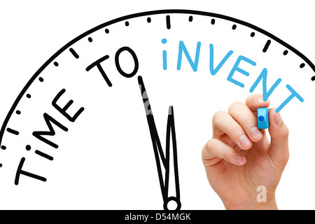 La main de temps pour inventer concept avec marqueur bleu sur transparent essuyer. Banque D'Images