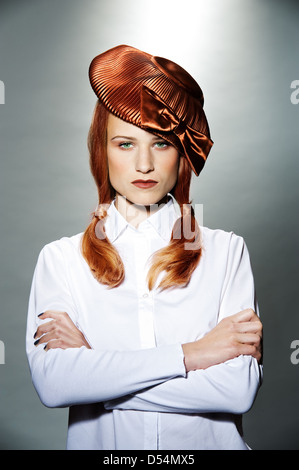 Hambourg, Allemagne, portrait d'une jeune fille à la mode d'été Banque D'Images