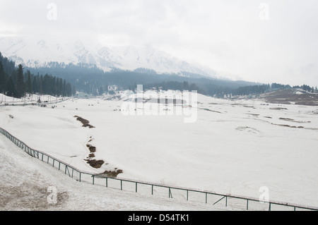 Paysage couvert de neige, Gulmarg, Jammu-et-Cachemire, l'Inde Banque D'Images