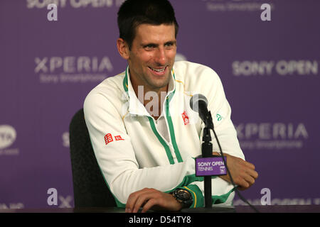 Miami, Floride, USA. Le 24 mars 2013. Novak Djokovic la Serbie de sourires au cours de conférence de presse au Sony Open 2013. Credit : Mauricio Paiz / Alamy Live News Banque D'Images