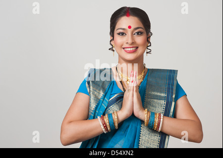 Portrait d'une femme Bengali greeting Banque D'Images