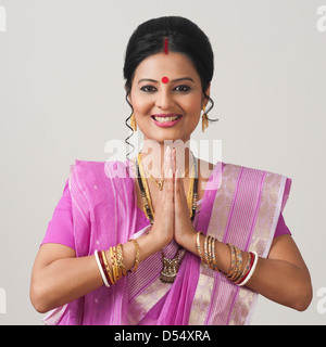 Portrait d'une femme Bengali greeting Banque D'Images