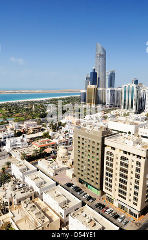 Vue de la ville d'Abu Dhabi, Emirats Arabes Unis par jour Banque D'Images