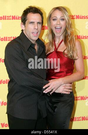 Ben Stiller et Christine Taylor au photocall du film 'Dodgeball : un vrai Underdog Story' à Berlin. Banque D'Images