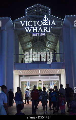 Cape Town Waterfront Bateaux dans port de nuit - Afrique du Sud Banque D'Images