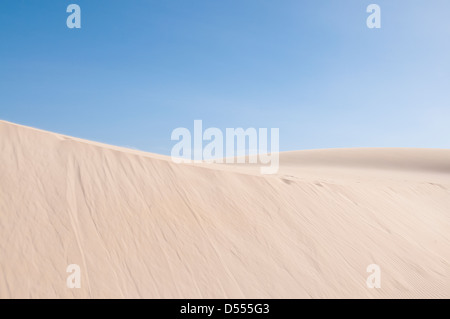 Sand dunes in desert landscape Banque D'Images