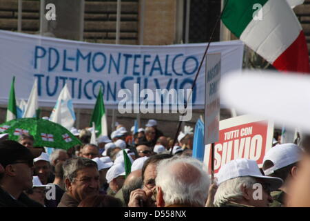 23 mars 2013 rassemblement de soutien pro Silvio Berlusconi sur la Piazza del popolo, Rome, Italie Banque D'Images