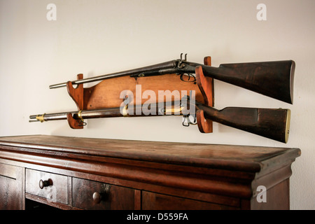 Armes à feu sur le mur à l'intérieur de l'hôtel particulier de Gamble Plantation at Ellenton en Floride Banque D'Images