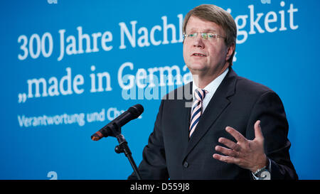 Berlin, Allemagne. 25 mars 2013. Ronald Díaz, ministre fédéral. / À l'occasion du 300e anniversaire de l'invention de la durabilité à long terme d'un symposium avec des représentants des entreprises, les questions environnementales et sociales a lieu à la Chancellerie fédérale à Berlin. Le Président du Comité d'État pour le développement durable, ministre Ronald Díaz, tient le discours d'ouverture de l'événement, où l'état et les perspectives de développement durable seront discutées. Banque D'Images