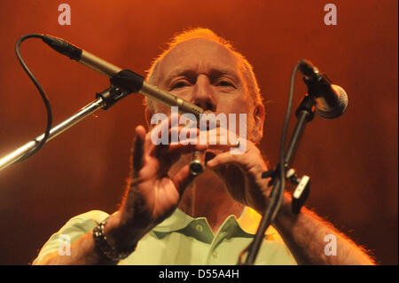 Ostrava, République tchèque. 23 mars 2013. Noel Nagle, du groupe The Wolfe Tones effectue pendant le festival culturel irlandais, à Ostrava, en République tchèque, le 23 mars 2013. (Photo/CTK Jaroslav Ozana/Alamy Live News) Banque D'Images