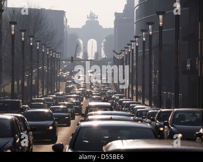 La Wetstraat est l'une des rues les plus animées à Bruxelles, Belgique Banque D'Images