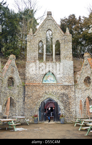 Entrée de l'enfer des cavernes de West Wycombe Buckinghamshire Banque D'Images