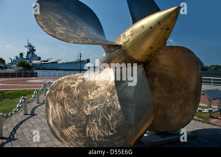 Hélice de bateau BATTLESHIP NEW JERSEY MUSEUM CAMDEN WATERFRONT NEW JERSEY USA Banque D'Images